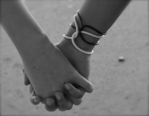 Holding_Hands